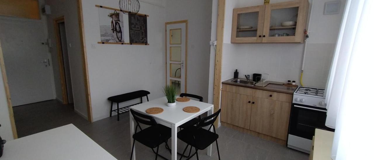 Blue Moon Apartman เอ็กเกอร์ ภายนอก รูปภาพ