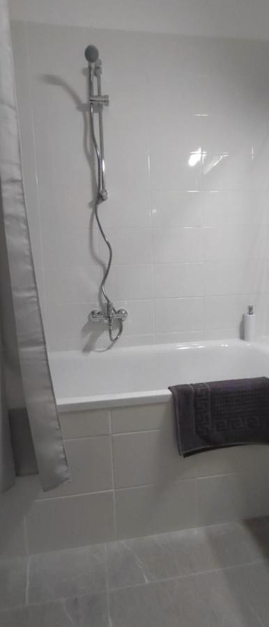 Blue Moon Apartman เอ็กเกอร์ ภายนอก รูปภาพ