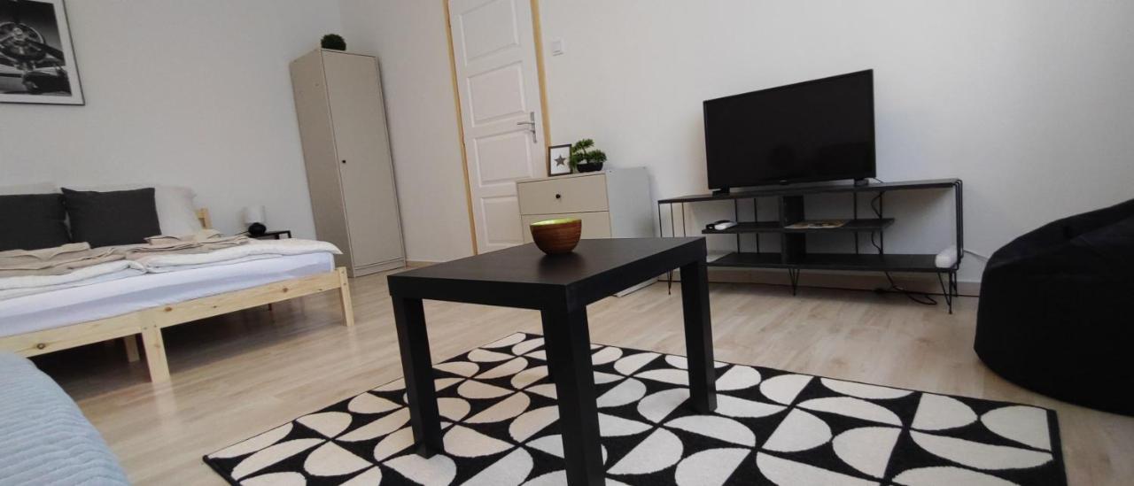 Blue Moon Apartman เอ็กเกอร์ ภายนอก รูปภาพ