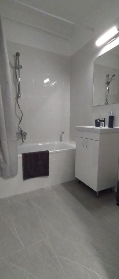 Blue Moon Apartman เอ็กเกอร์ ภายนอก รูปภาพ