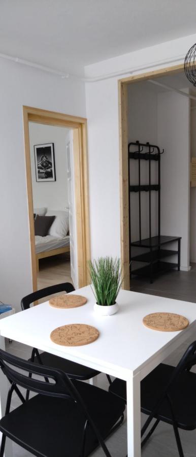 Blue Moon Apartman เอ็กเกอร์ ภายนอก รูปภาพ