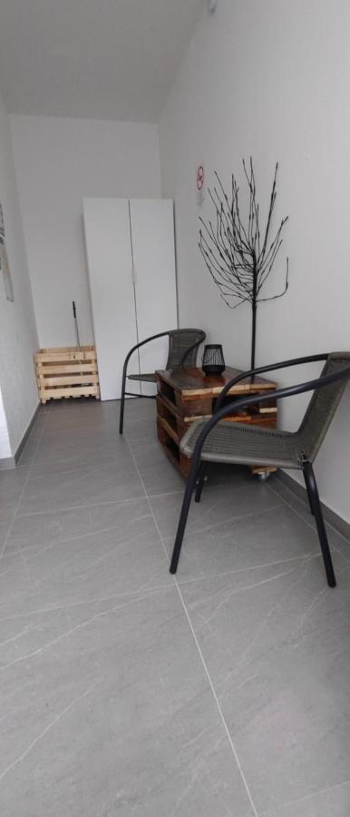 Blue Moon Apartman เอ็กเกอร์ ภายนอก รูปภาพ